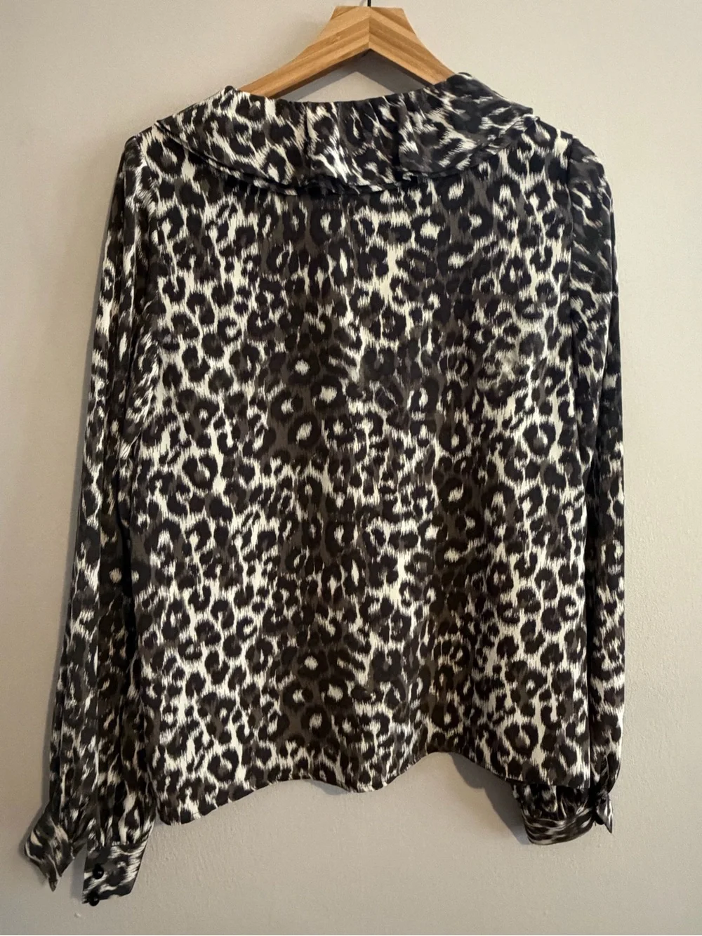 Kate Spade Lynette leopard print 100% silk blouse size 8